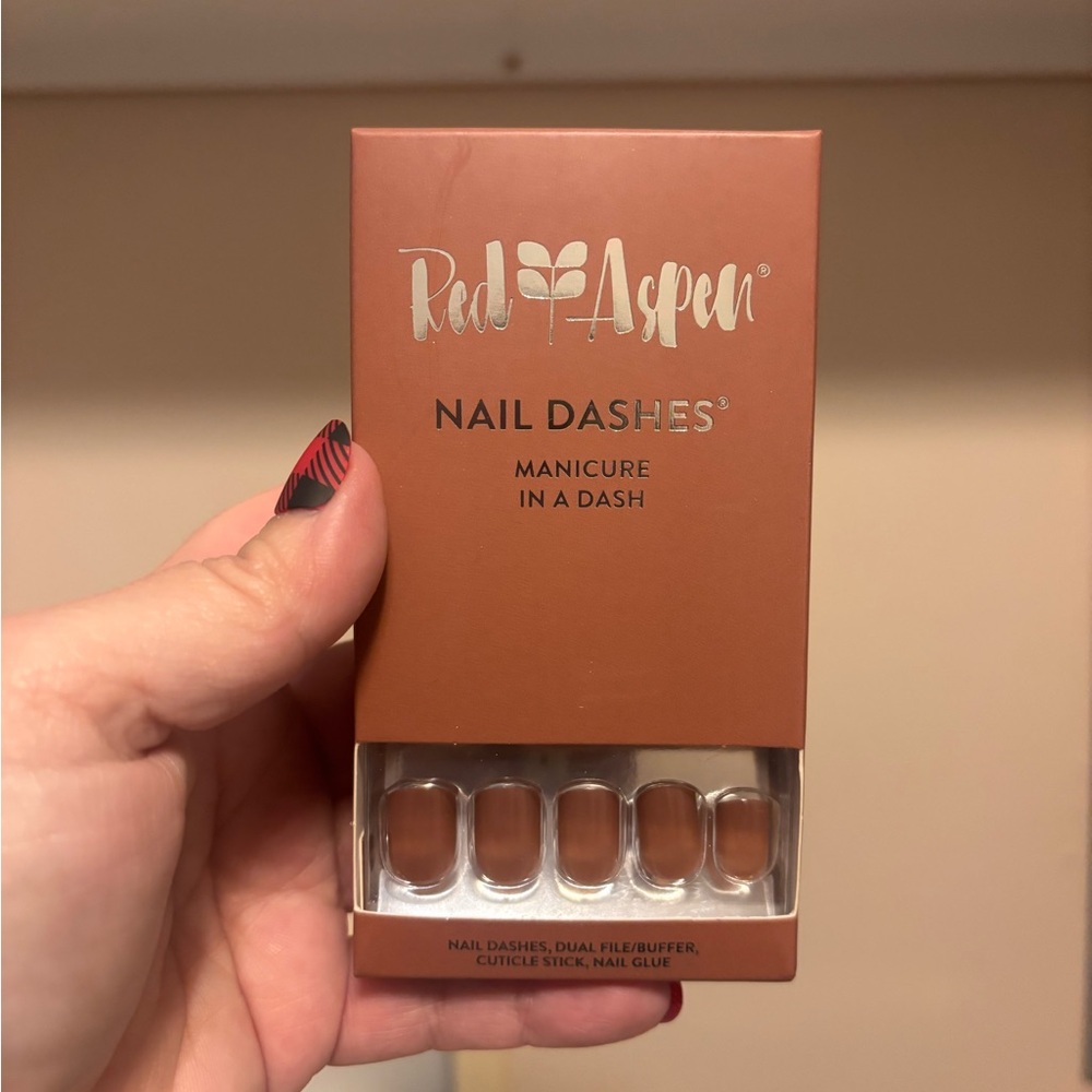 Red Aspen Nail Dashes